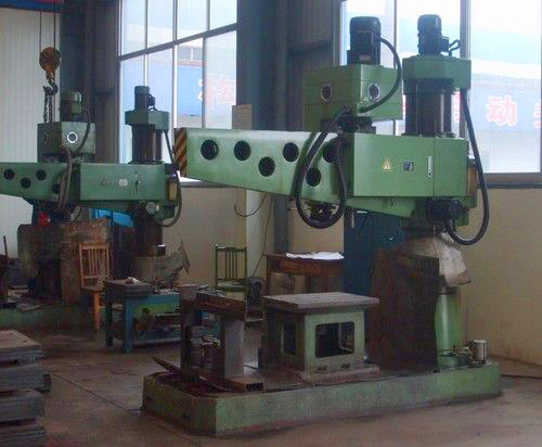 網(wǎng)架鋼結(jié)構(gòu)生產(chǎn)車間搖臂鉆床