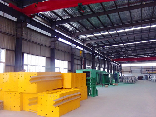 網(wǎng)架鋼結(jié)構(gòu)加工車間一角