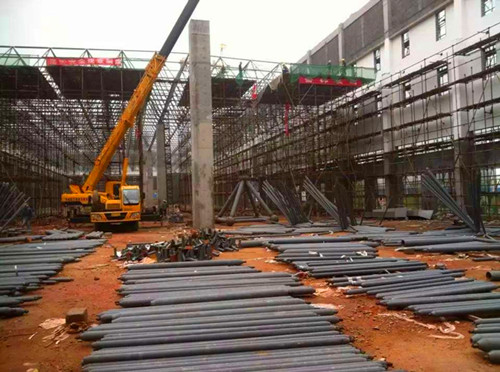 江西某網(wǎng)架結(jié)構(gòu)工程安裝現(xiàn)場(chǎng)
