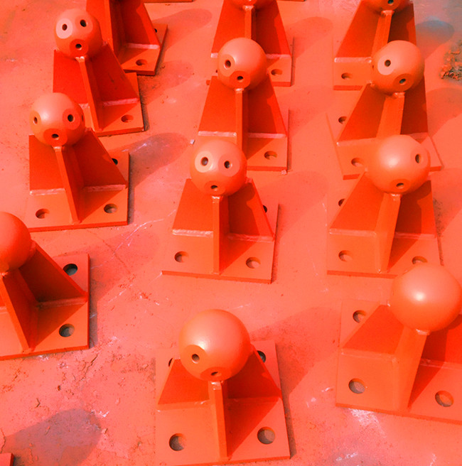 螺栓球網(wǎng)架噴漆后的網(wǎng)架支座