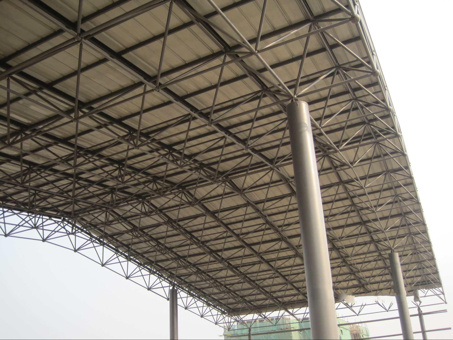 網(wǎng)架結(jié)構(gòu)最大跨度